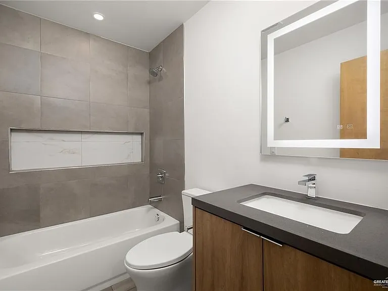 1316 E Hibiscus Ave — Photo 6