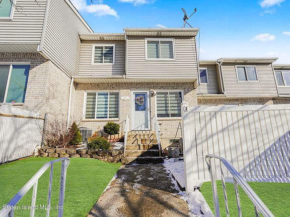 2nd image of 383 Maguire Ave