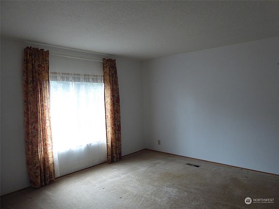 5th image of 23906 Isle Place