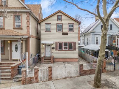 66-05 Laurel Hill Boulevard, Woodside, NY, 11377