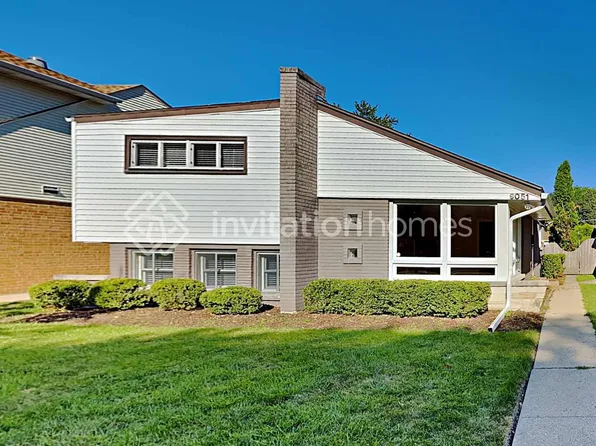 9051 Forestview Rd, Evanston, IL 60203