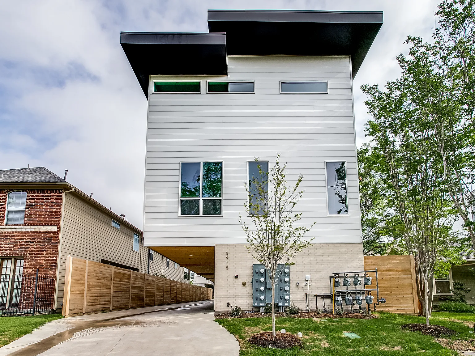2 bed, 2.5 bath, 1624 sqft, $3,500 — Photo 2