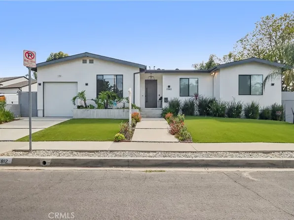 17812 Bromley Ct, Encino, CA 91316