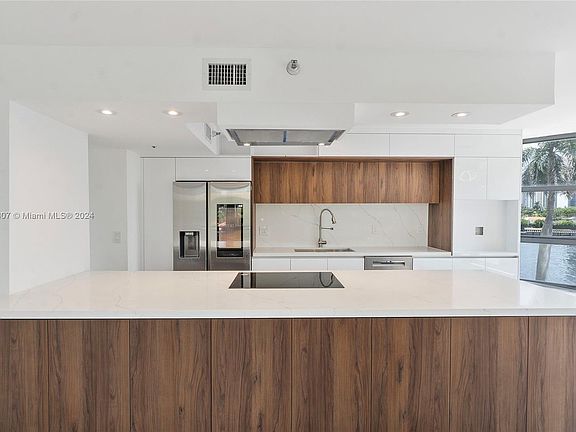 5th image of 19195 NE 36th Ct APT 301