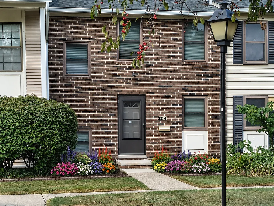 8333 Lakeview Ct