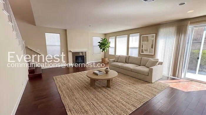 5 bed, 3.5 bath, 3161 sqft, $6,400 — Photo 3