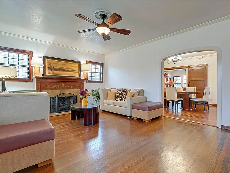 2412 Oakdale St — Photo 10