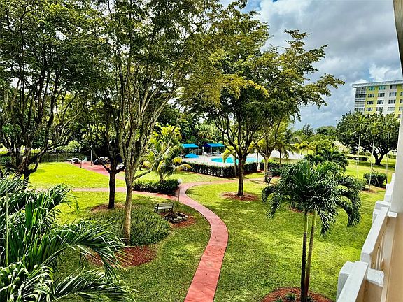 4th image of 4350 Hillcrest Dr #309