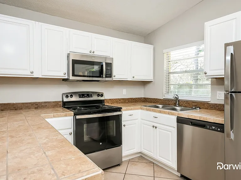 935 Whisper Lake Dr — Photo 4