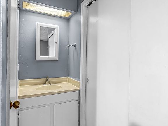 4th image of 2221 Loreco St