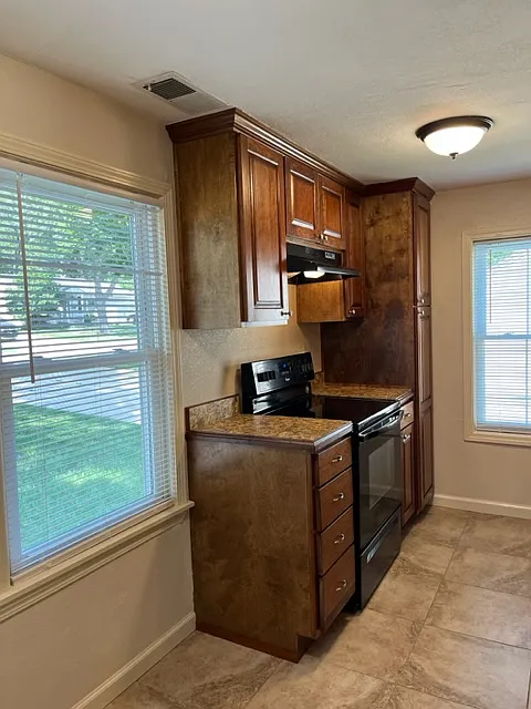 3 bed, 1048 sqft, $1,995 — Photo 3