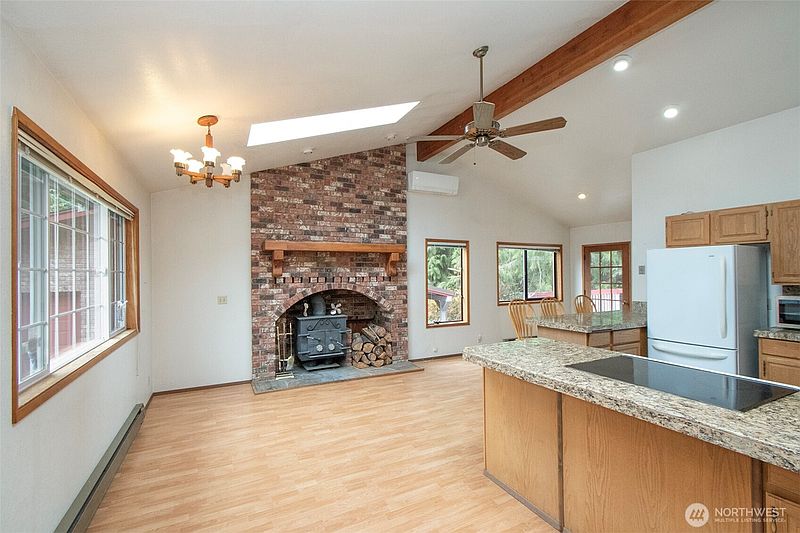 4th image of 572 Dodger Lane