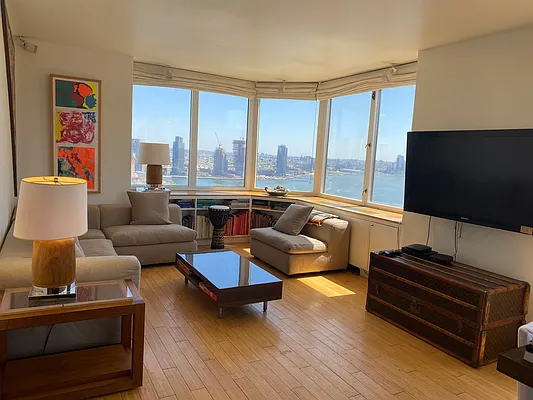 Rented by R New York | media 31