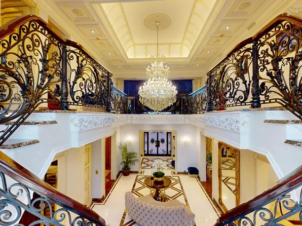 176 Irwin Street MANSION image 3 of 11