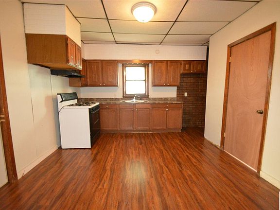 5th image of 400 W 1st St