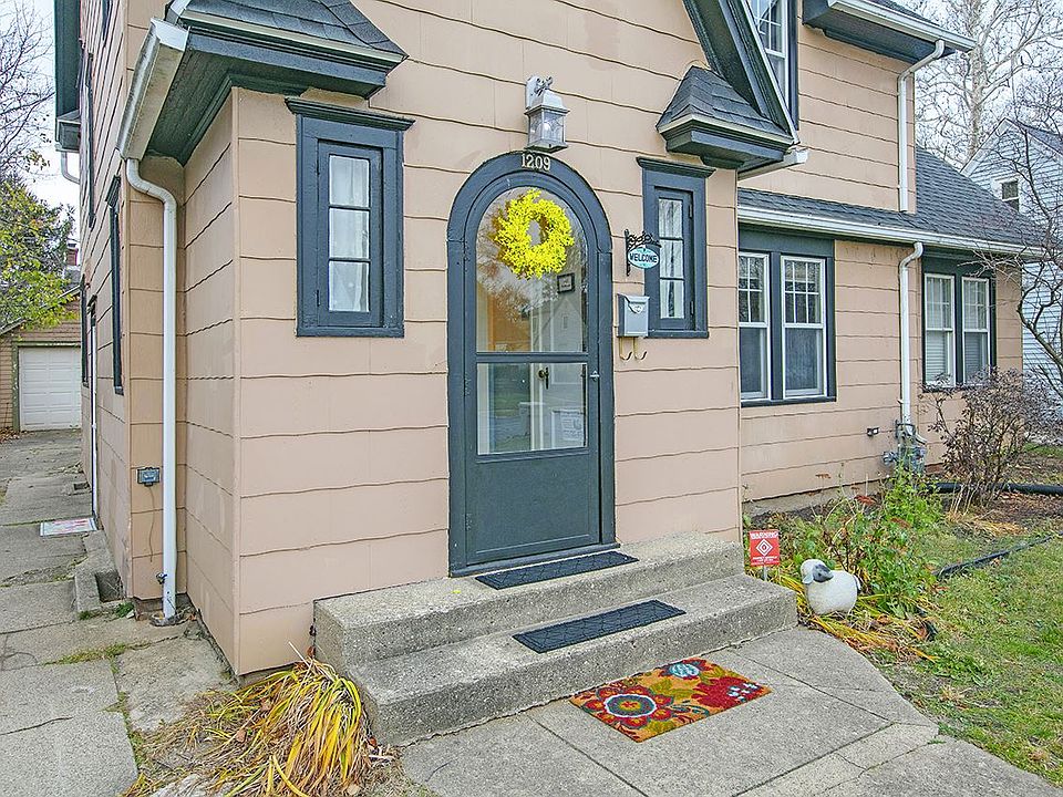 1st image of 1209 E Bronson St