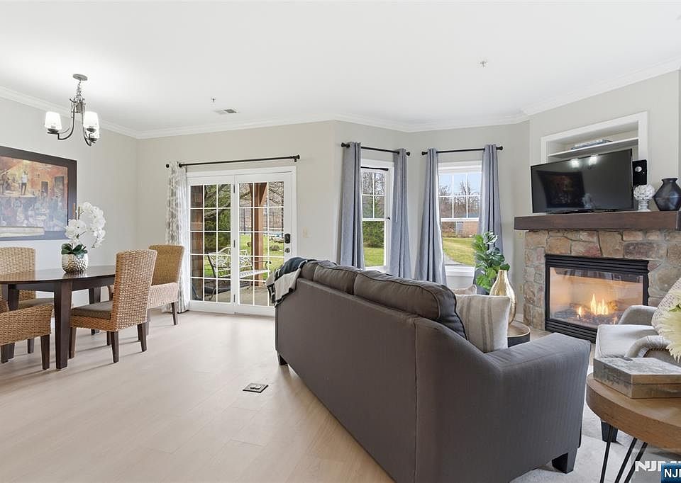 1st image of 2 Pine Cres Unit 14