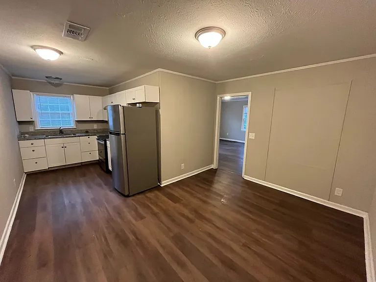 403 Raintree St — Photo 5