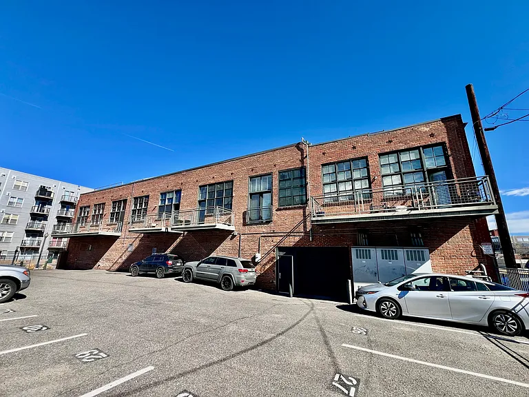 2441 N Broadway #102 — Photo 31