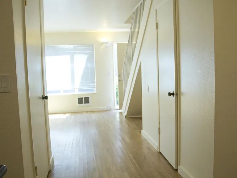 426 NE 75th Ave — Photo 32