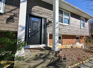 19 Saint Michaels Ter, Carmel, NY 10512