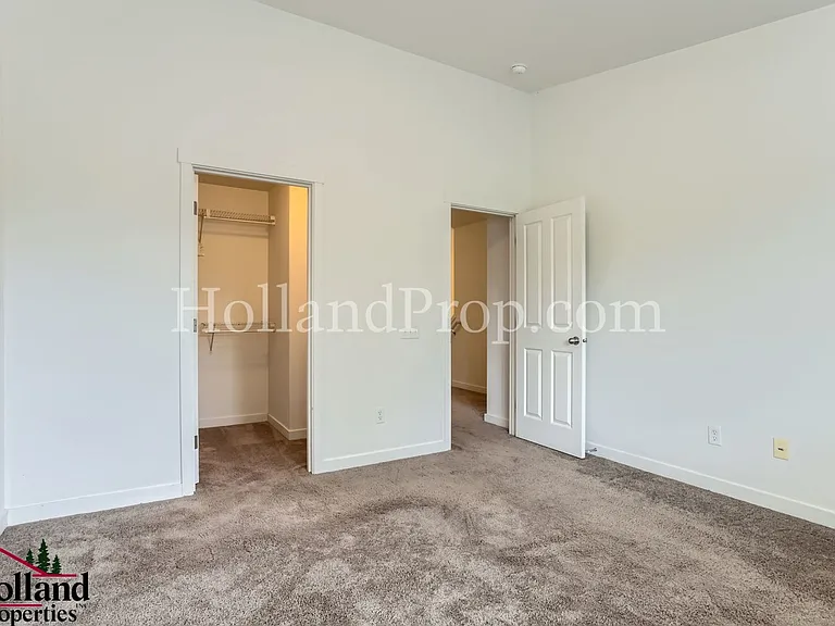 2287 NE Sheffield Ave — Photo 15