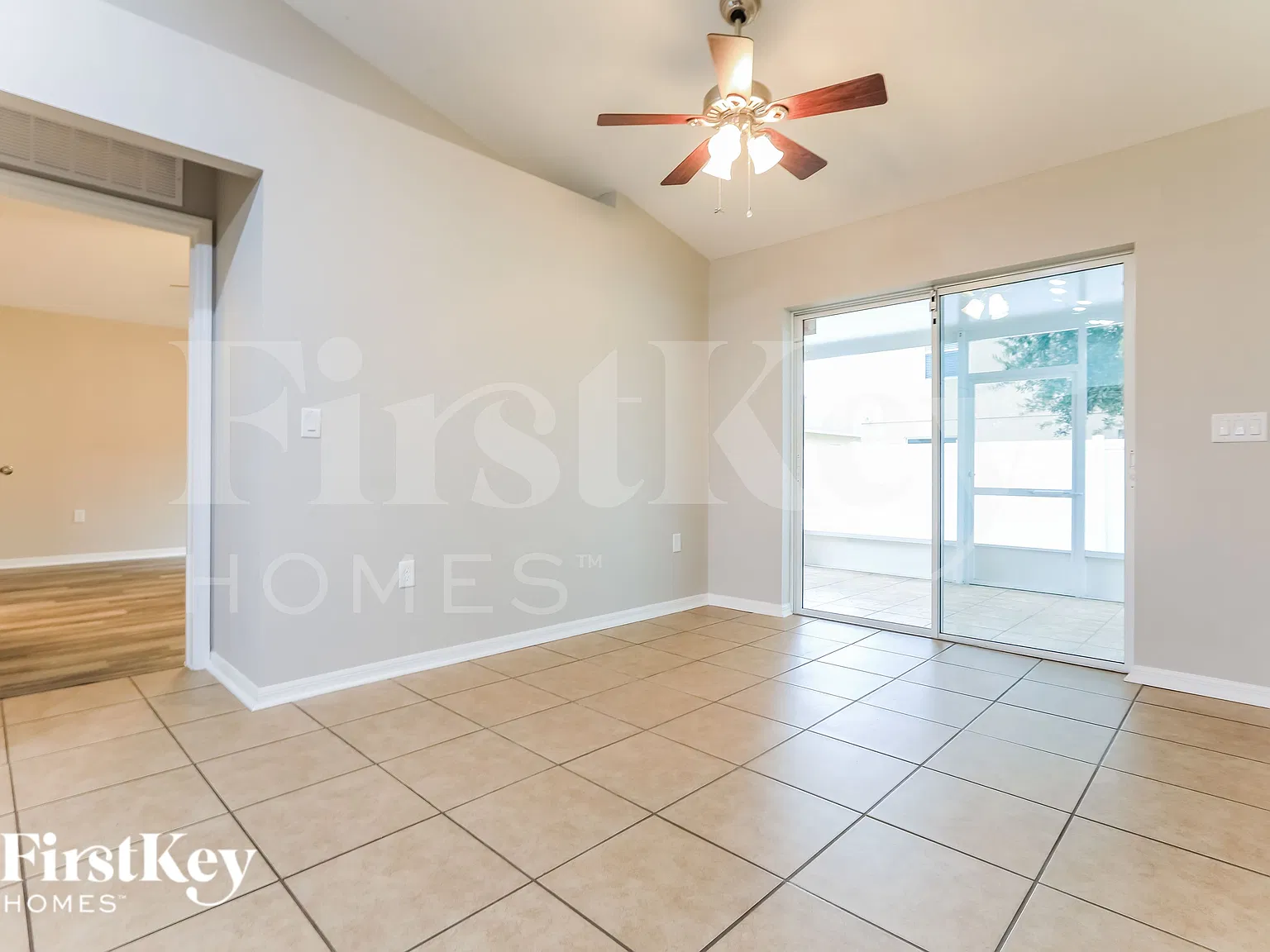 4 bed, 2.0 bath, 1369 sqft, $2,515 — Photo 3