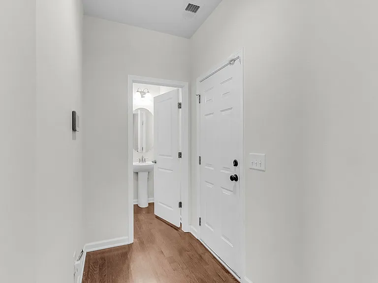 212 Longford Dr — Photo 21