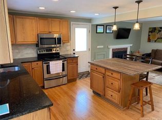 18 Dinwoodie Dr, North Branford, CT 06471