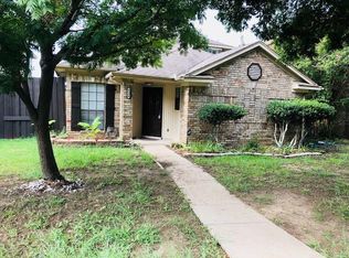 6136 Los Robles Ln, Mesquite, TX 75150