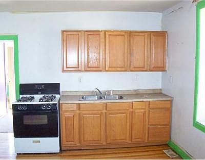 3rd image of 623 S Olive St