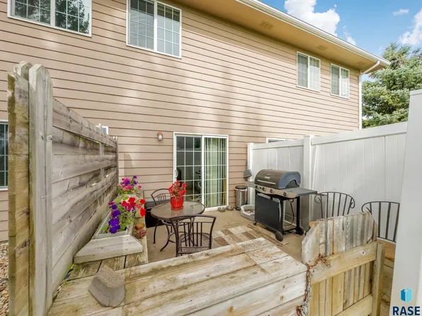 6502 S Santa Rosa Pl, Sioux Falls, SD 57108