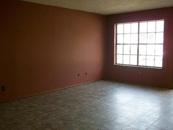 3rd image of 3207 Eastridge Dr