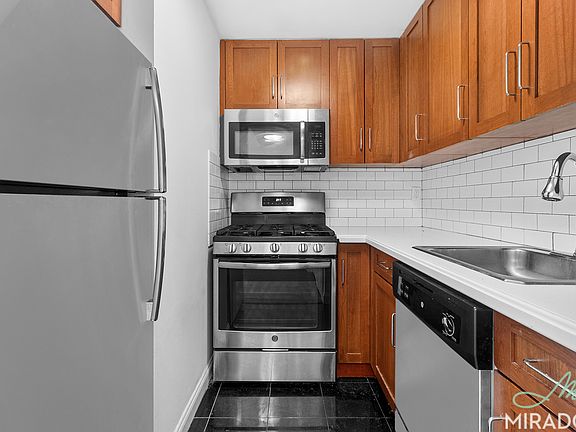 4th image of 304 E 20th St APT 3D