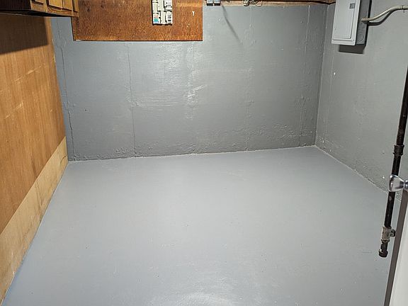 3rd image of 125 Kathleen Ln