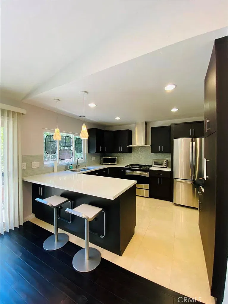 4 bed, 1704 sqft, $4,300 — Photo 1