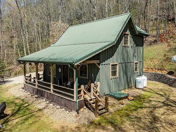 3rd image of 110 Arney Ln