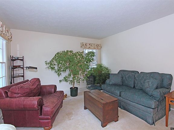 4th image of 53 Orchardview Dr