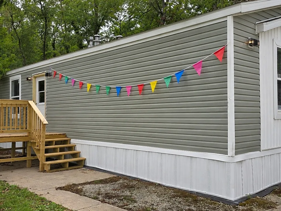 100 Deerwood Dr