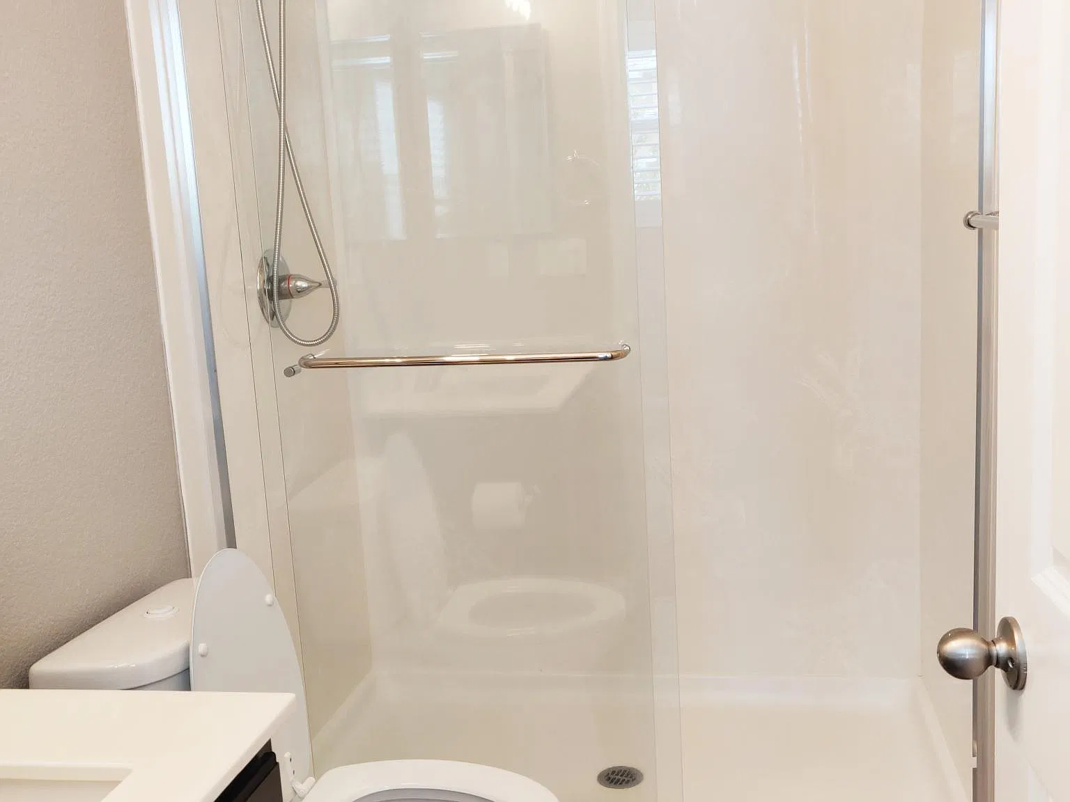 658 W Royce Dr — Photo 2