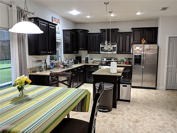 3rd image of 6006 Sunset Isle Dr