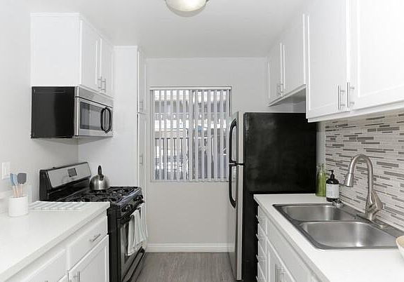 2nd image of 4640 Arden Way #1326c12e6