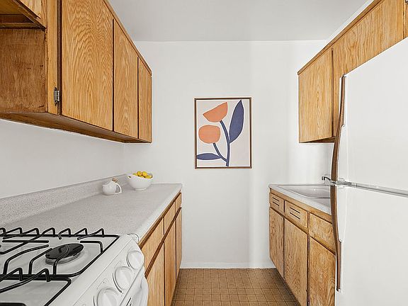 3rd image of 201 E 37th St APT 4H