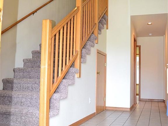 4th image of 1831 SE Bronzewood Ave