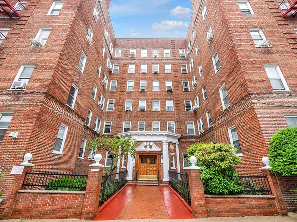 63-109 Saunders St #C-13, Queens, NY 11374