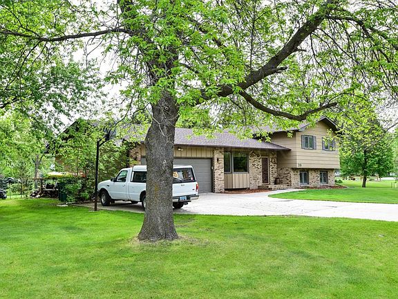 4th image of 215 Park Dr