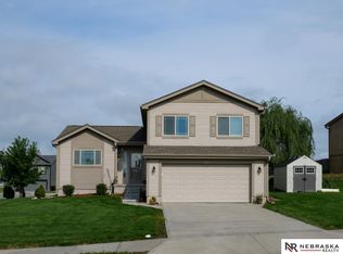 5926 S 187th Avenue Cir, Omaha, NE 68135