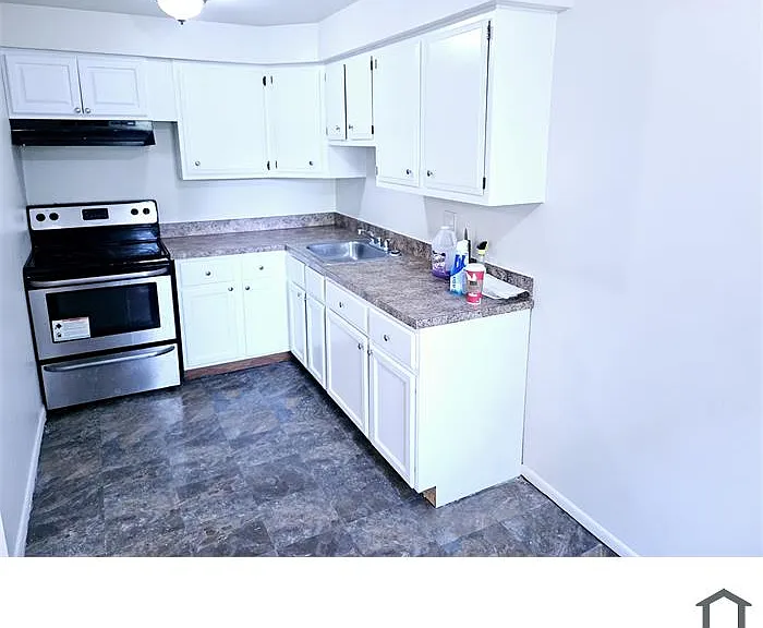 1345 Rainer Rd — Photo 2