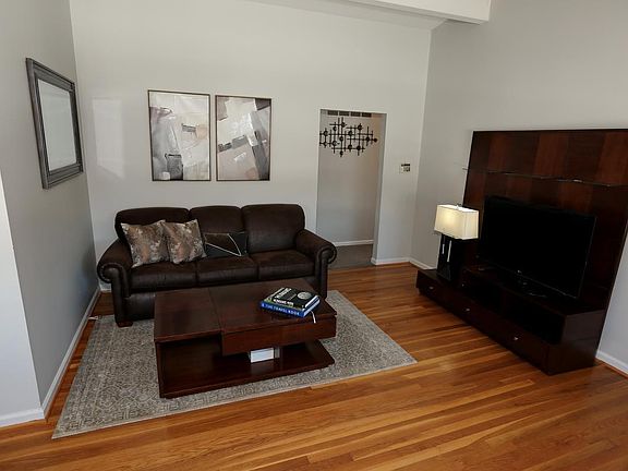 5th image of 1530 Horseshoe Dr