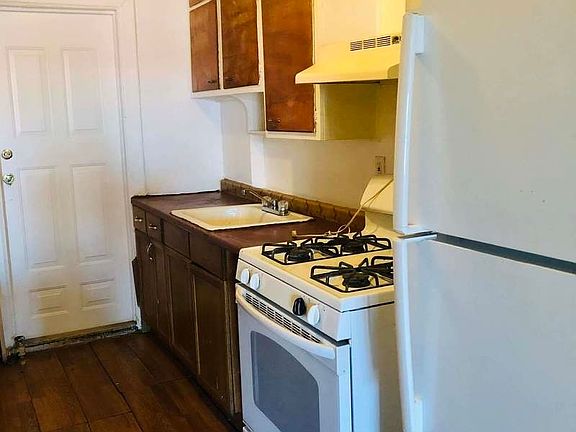 4th image of 32-28 61st St #B